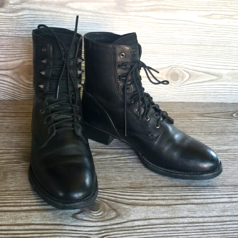 Ariat lace up boots, black, size 7.5, VGUC
